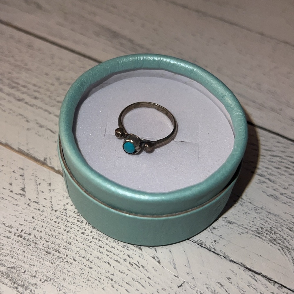 Sterling Silver Vintage Navajo ring size 4.5 - Picture 2 of 5